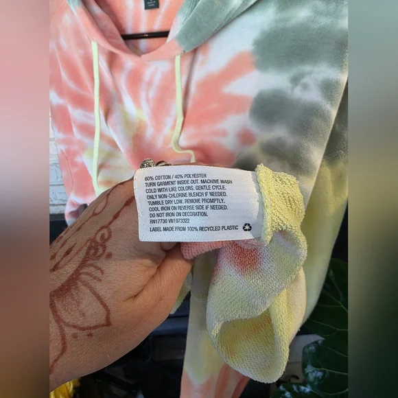 Wild Fable Women's Long Sleeve Tye-dye Cropped Hoodie Size Medium Euc - Picture 3 of 5